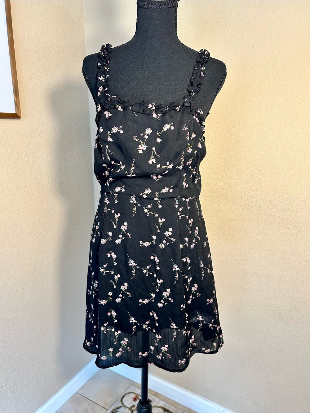 Lulus "In the Garden" Black Floral Skater Mini Dress - Size Medium